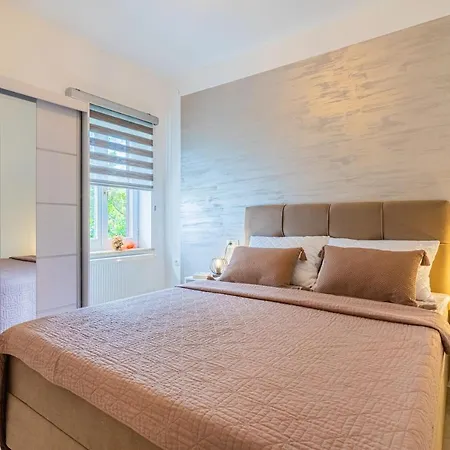 شقة Ivanka كريس