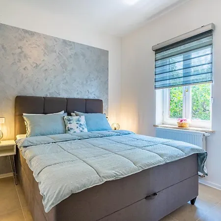 Ivanka شقة كريس