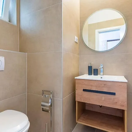 Ivanka شقة كريس